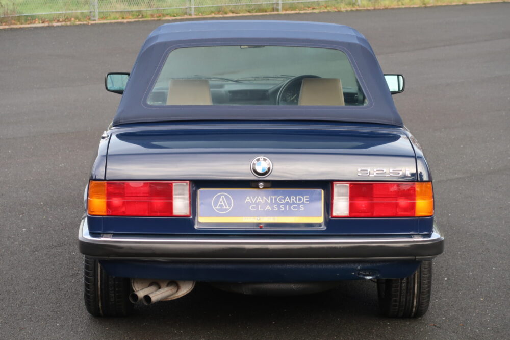 BMW 325i Convertible E30