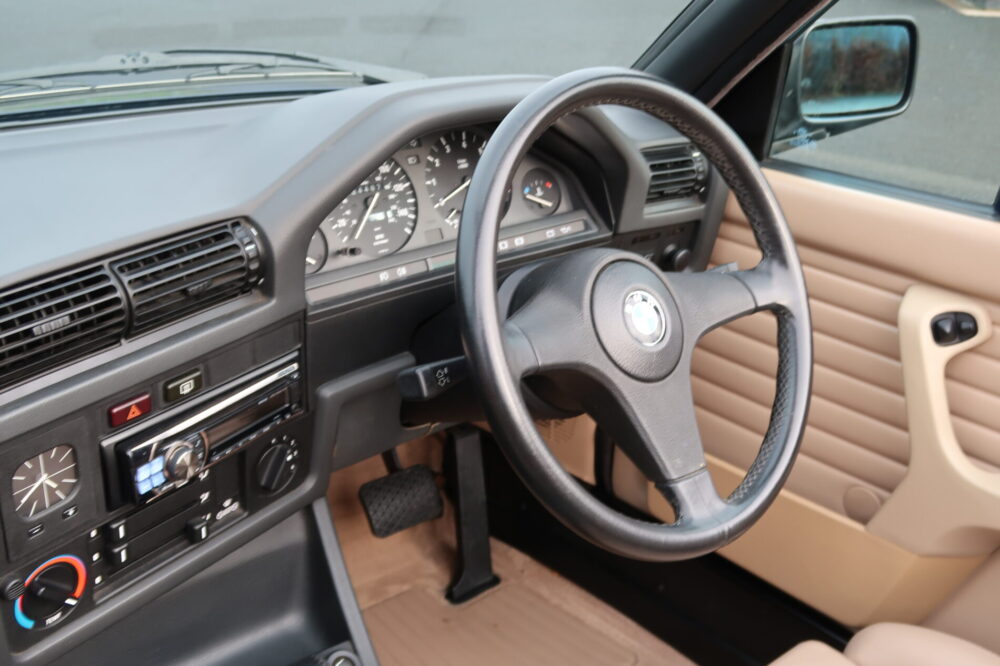 BMW 325i Convertible E30