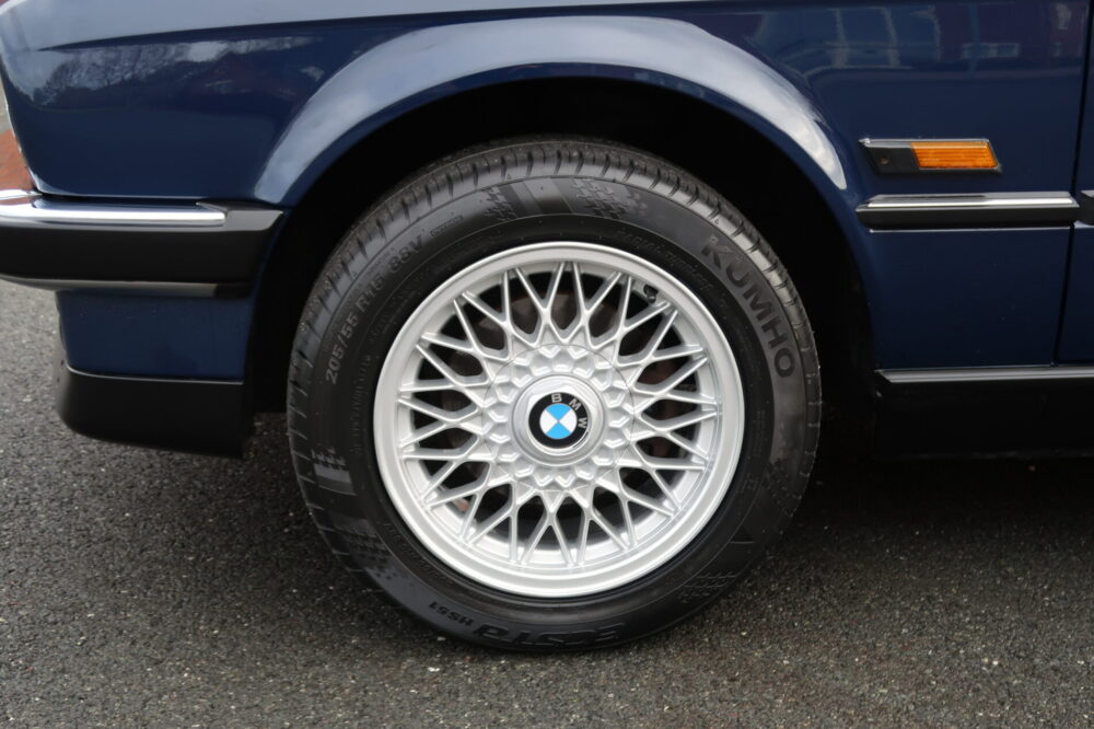 BMW 325i Convertible E30